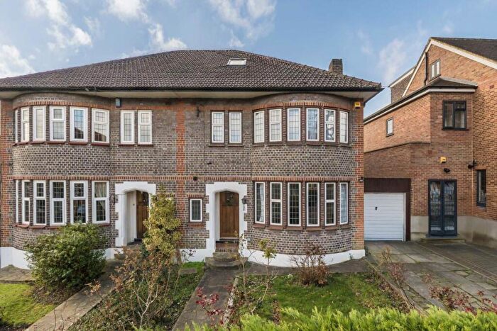4 Bedroom Semi-Detached House To Rent In Saddlescombe Way, North Finchley, N12
