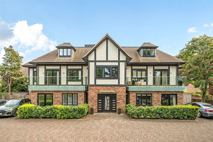 2 Bedroom Apartment For Sale In Bickley Park Road, Bromley, BR1