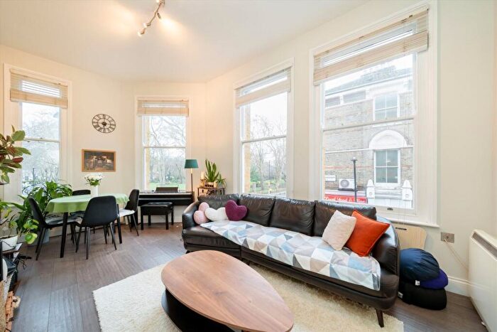 2 Bedroom Flat For Sale In Sheringham Road, Islington, N7
