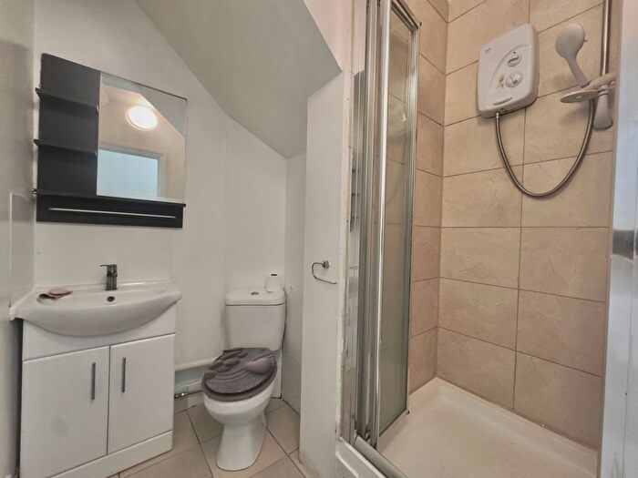 1 Bedroom Flat To Rent In Upper Tooting Road, London, SW17