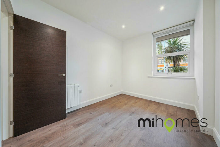 2 Bedroom Apartment To Rent In Key Point, Potters Bar, EN6