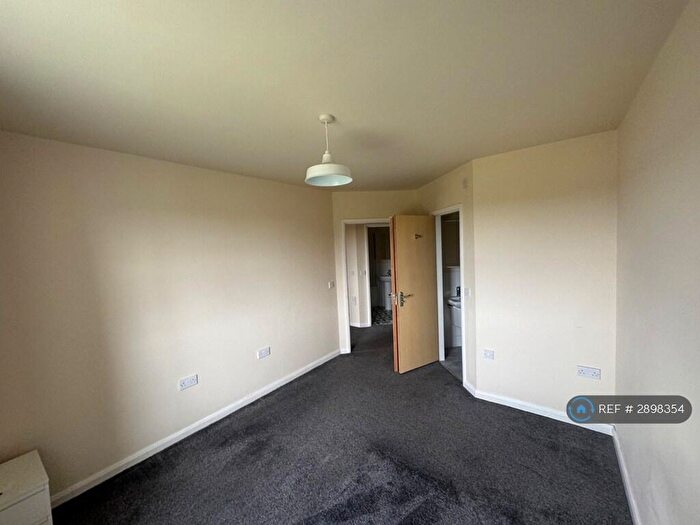 2 Bedroom Flat To Rent In Lyme Place, Dukinfield, SK16