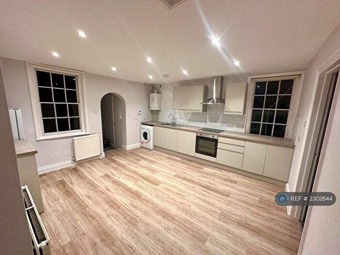 1 Bedroom Flat To Rent In High Street, Eton, Windsor, SL4