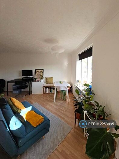 1 Bedroom Flat To Rent In Lime Close, London, E1W