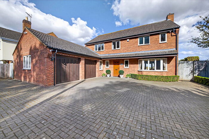 4 Bedroom Detached House For Sale In Ashton House, Clopton, NN14