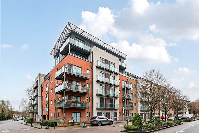 2 Bedroom Flat For Sale In Desvignes Drive, Hither Green, London, SE13