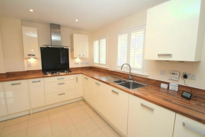 5 Bedroom Detached House To Rent In Sheerwater Road, HP3