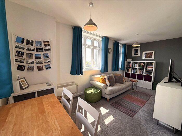 1 Bedroom Flat For Sale In Station Road, Aldershot, Hampshire, GU11