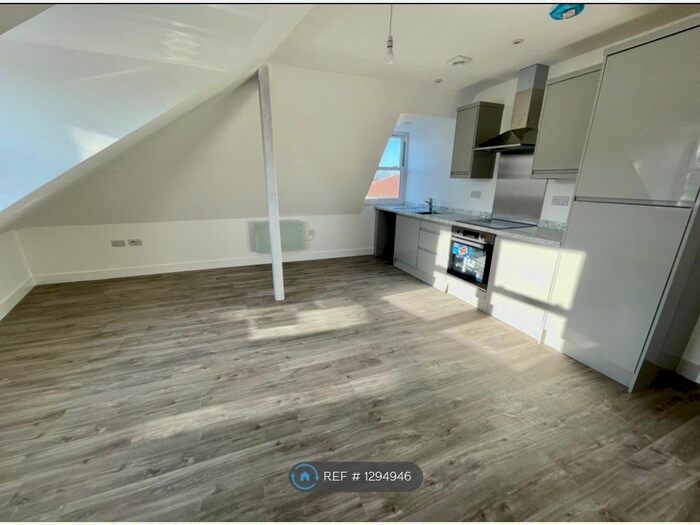 1 Bedroom Flat To Rent In Two Mile Hill Road, Bristol BS15