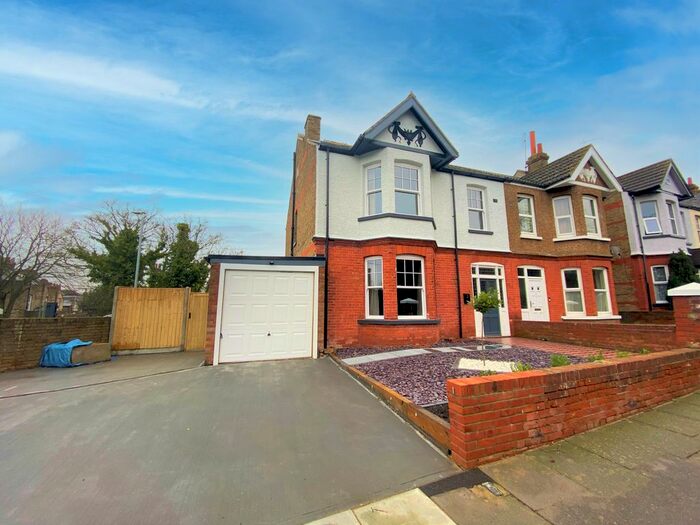 4 Bedroom End Of Terrace House To Rent In Nash Road, Margate, CT9