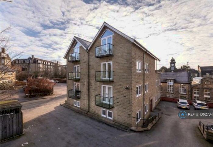 2 Bedroom Penthouse To Rent In The Green, Bingley, BD16