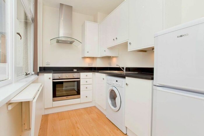 Studio To Rent In Newington Causeway, Elephant And Castle, London, SE1