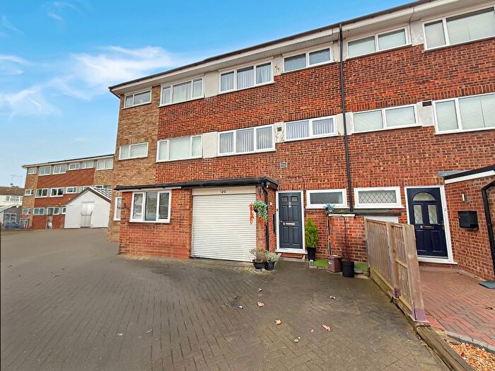 3 Bedroom Town House For Sale In St. Michaels Avenue, Houghton Regis, LU5