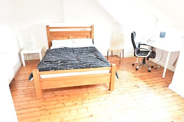 2 Bedroom Terraced House To Rent In Meadow View, Hyde Park, Leeds, LS6