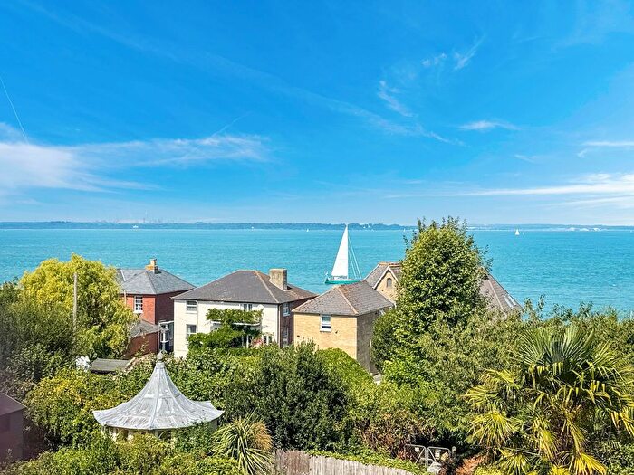 3 Bedroom Flat For Sale In Cliff Road, Thorness House, PO31