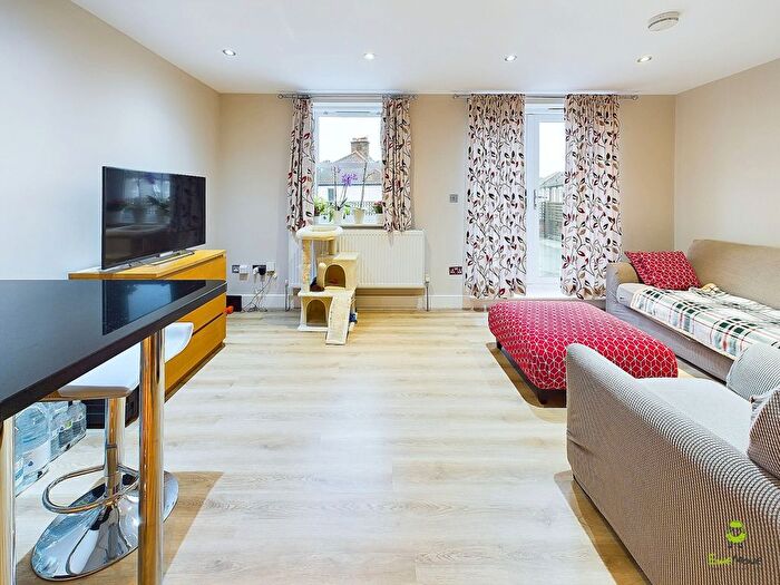 2 Bedroom Flat For Sale In Duchess Apartments, Queens Road, Welling, Kent, DA16