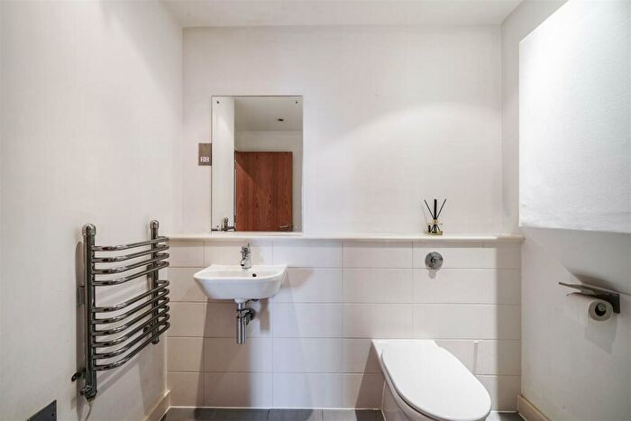 2 Bedroom Apartment For Sale In Warehouse W, Royal Victoria Dock, E16