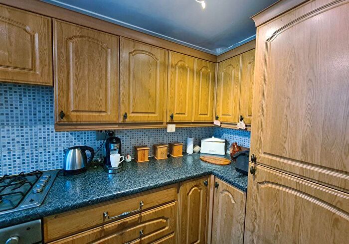 3 Bedroom End Of Terrace House For Sale In St Martins Close, Lordshill, SO16