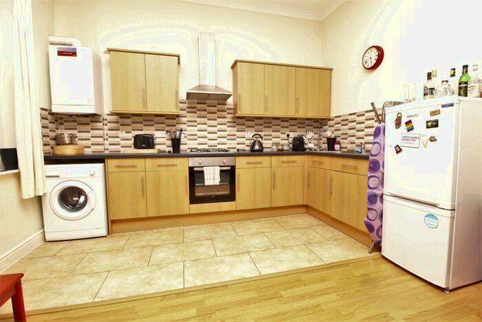 2 Bedroom Flat To Rent In Hoe Street, Walthamstow E17