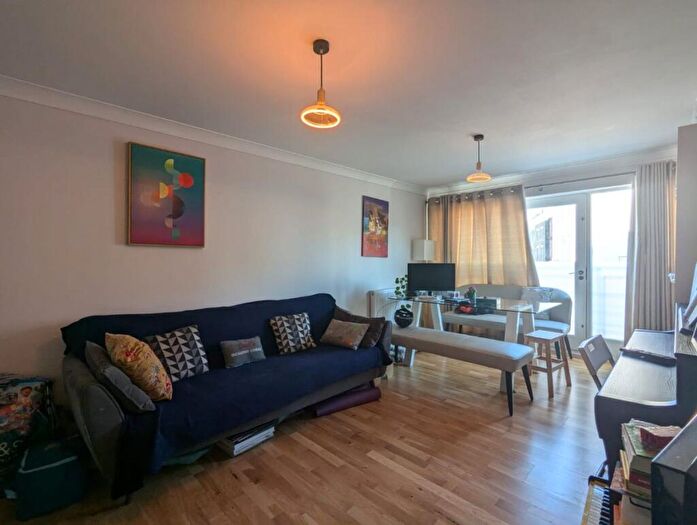 2 Bedroom Flat To Rent In Flat, Essex Road, London, N1