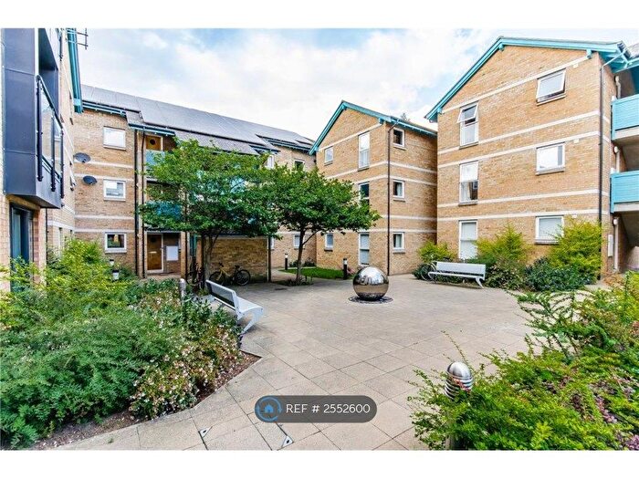 2 Bedroom Flat To Rent In Auckland Court, Cambridge, CB5