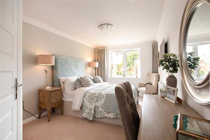 2 Bedroom Flat For Sale In Dovehouse Lodge, Wratten Road, Hitchin, SG5