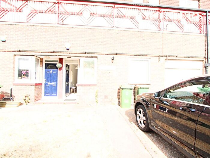 3 Bedroom Flat To Rent In Hoskins Close, London, E16