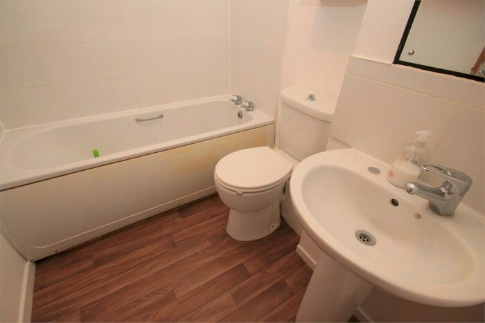 1 Bedroom Flat To Rent In Turnpike Lane, Uxbridge, UB10