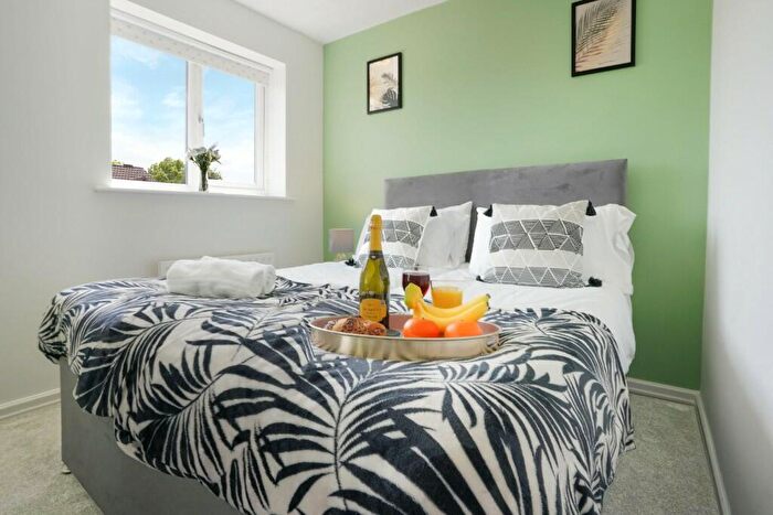 3 Bedroom House To Rent In Lullingstone Drive, Milton Keynes, Buckinghamshire, MK13