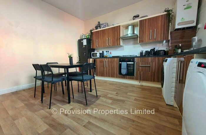 4 Bedroom End Of Terrace House To Rent In Harold Mount, Hyde Park, Leeds, LS6