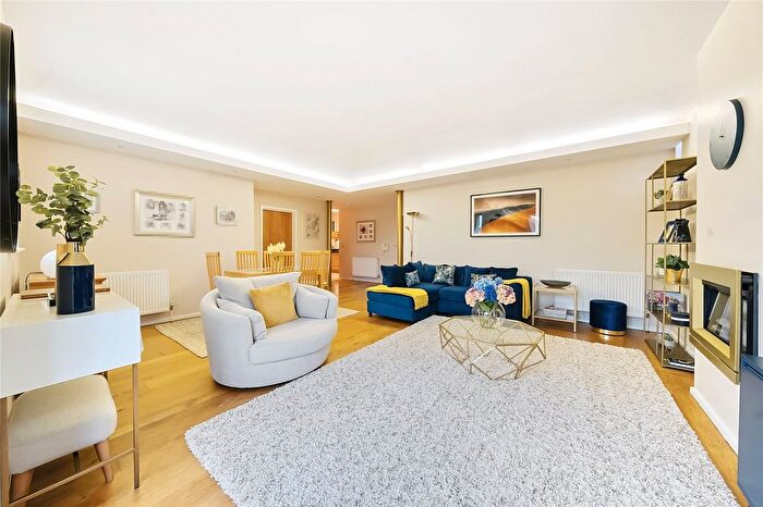 2 Bedroom Flat For Sale In Main Road, Knockholt, Sevenoaks, Kent, TN14