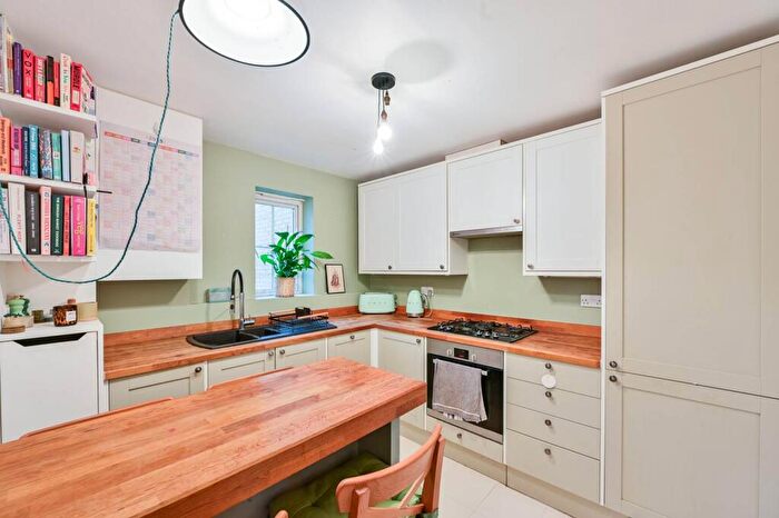 2 Bedroom Flat For Sale In Kelly Avenue, Peckham, London, SE15