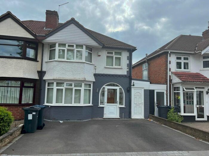 3 Bedroom Semi-Detached House To Rent In Stratford Road, Hall Green, Birmingham, B28