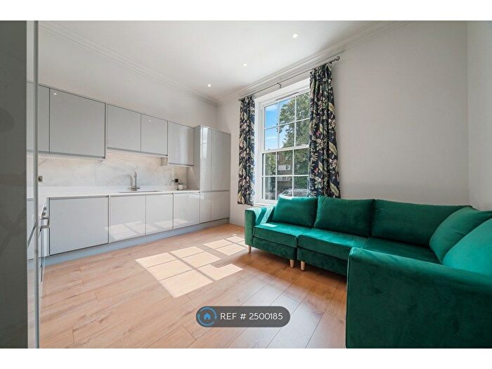 3 Bedroom Flat To Rent In Ground Floor, London, N7