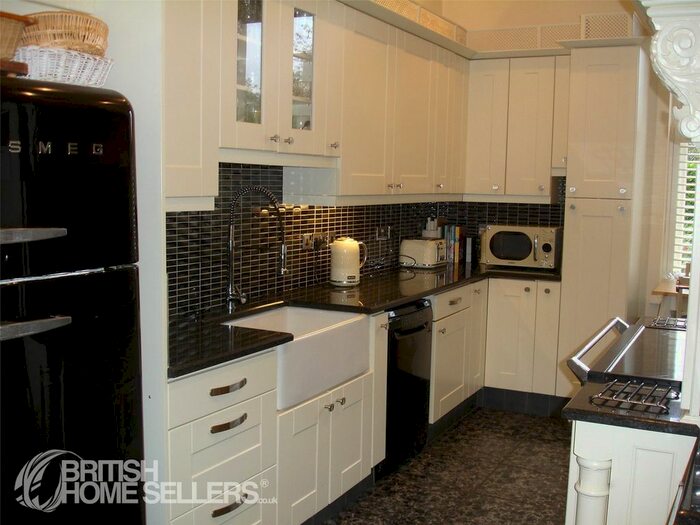 2 Bedroom Flat For Sale In Redwood Drive, Brandesburton, Driffield, East Riding Of Yorkshi, YO25