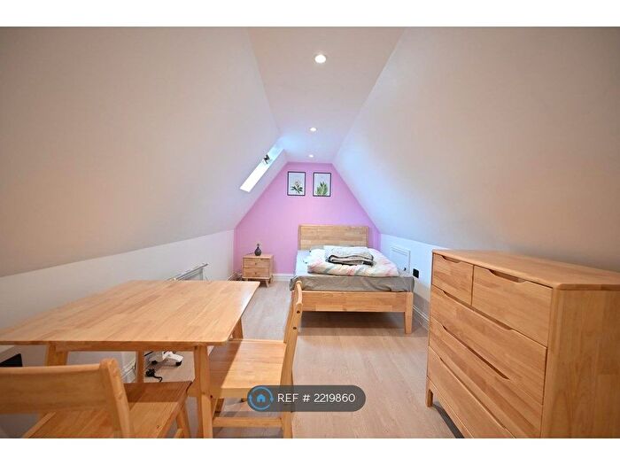 Studio To Rent In Quality Street, Merstham, Redhill, RH1