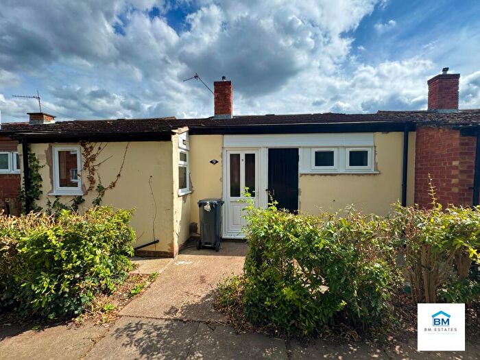 3 Bedroom Town House To Rent In Shelford Walk, Leicester, LE4