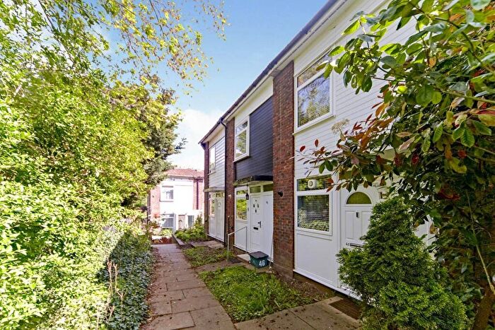 2 Bedroom Terraced House For Sale In Vineyard Close, London, SE6