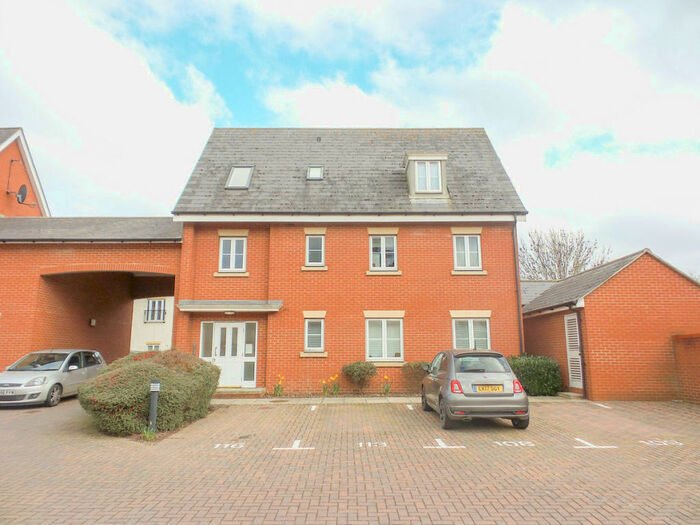 2 Bedroom Apartment To Rent In Priory Chase, Rayleigh, SS6