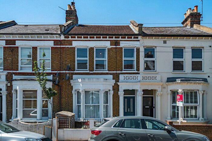 2 Bedroom Flat For Sale In Solon Road, Brixton, London, SW2