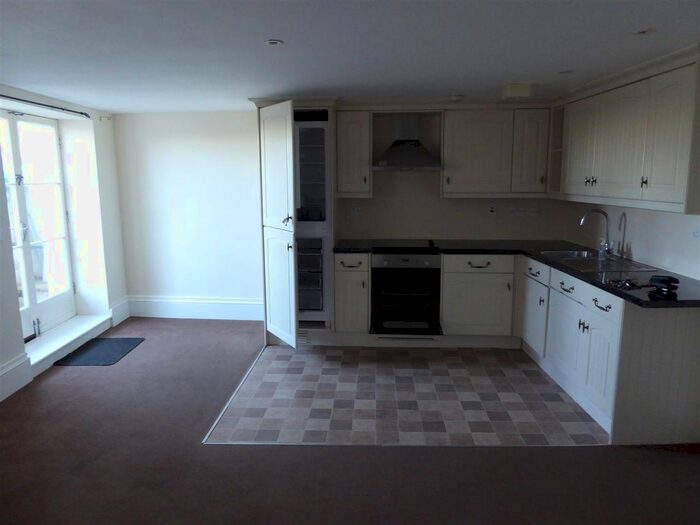 2 Bedroom Flat To Rent In St. Augustines Road, Ramsgate CT11