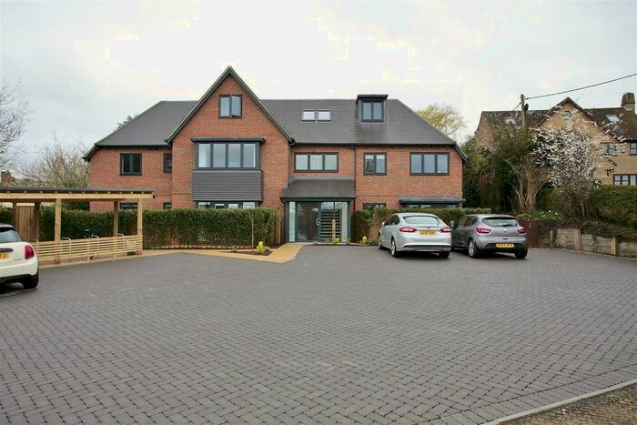 2 Bedroom Flat To Rent In Cumnor Hill, Cumnor, Oxford, OX2