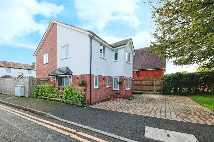 3 Bedroom Detached House For Sale In Chapel Drive, Wythall, Birmingham, B47