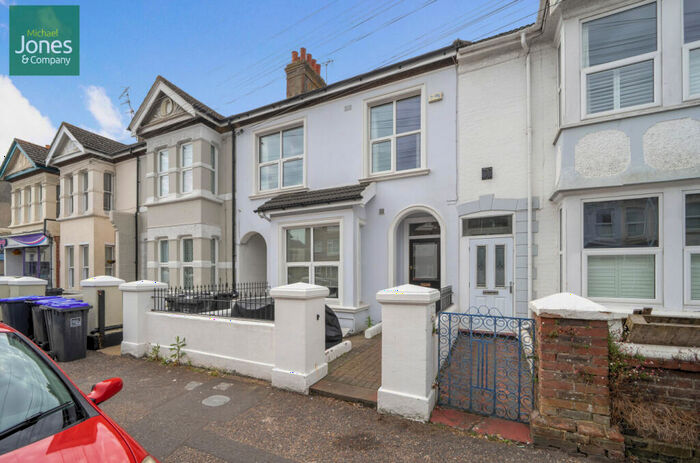 1 Bedroom Flat To Rent In Tarring Road, Worthing, West Sussex, BN11