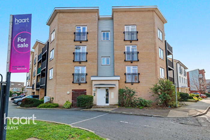 2 Bedroom Flat For Sale In The Chase, Grays, RM20