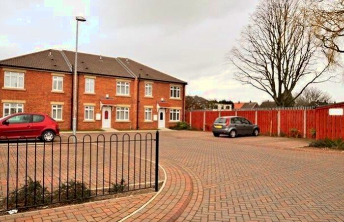 2 Bedroom Apartment To Rent In Penshurst Mews, Hessle, HU13