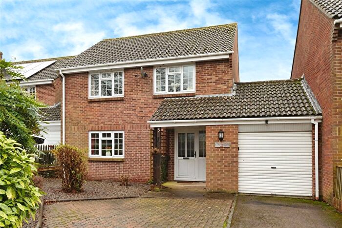 4 Bedroom Link Detached House For Sale In Carpenters Lane, Bratton, Westbury, BA13