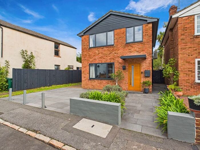 3 Bedroom Detached House For Sale In New Street, Staines-Upon-Thames, Surrey, TW18