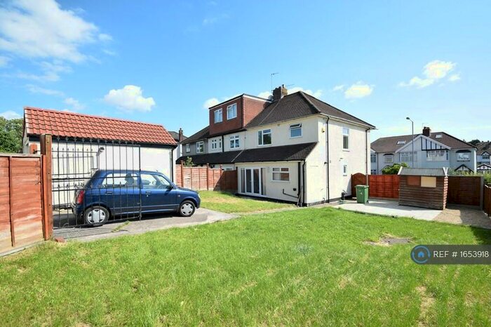 3 Bedroom Semi-Detached House To Rent In Wellington Hill West, Bristol, BS9