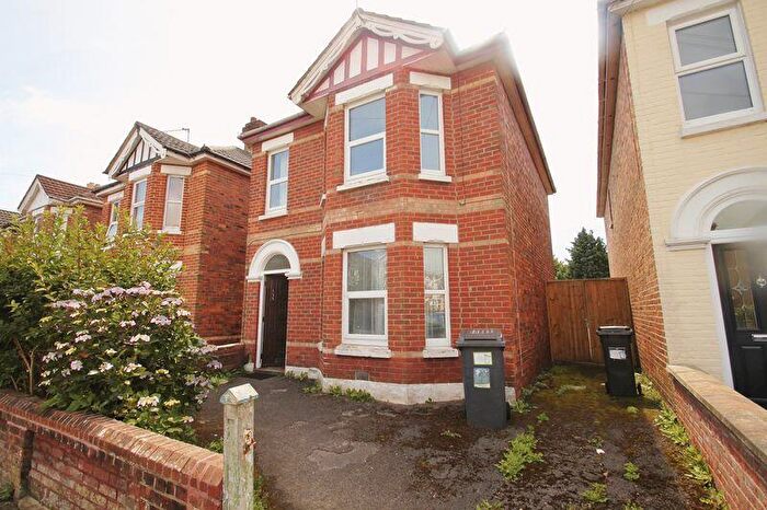 4 Bedroom Detached House To Rent In Capstone Road, Bournemouth, BH8